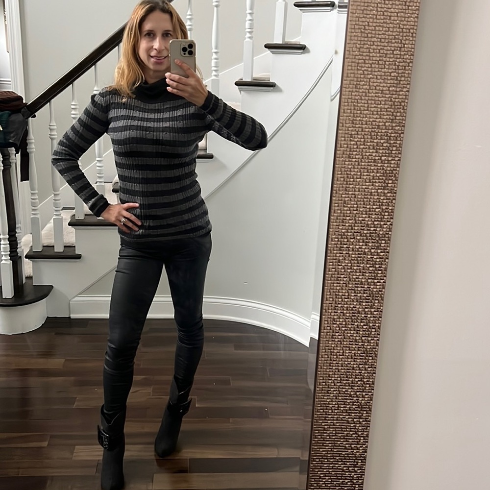 BCBG turtleneck knit sweater. High quality material and so comfortable!